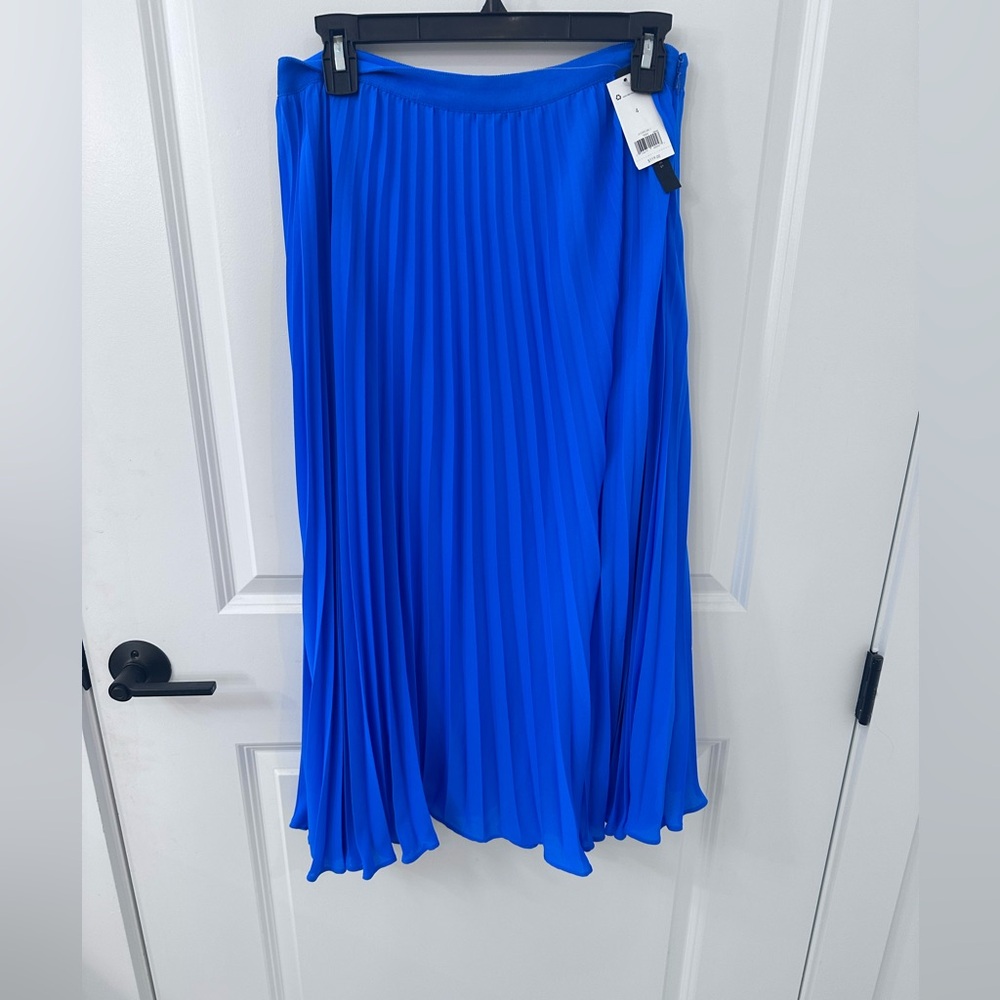 Bright blue pleated skirt size 4 NWT
